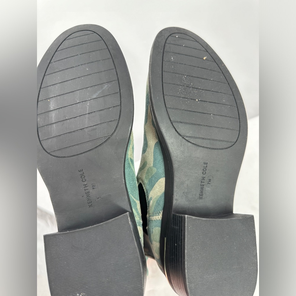 Kenneth Cole | Women’s 7 Levon 2.0 Camo Chelsea Boots - Picture 4 of 6